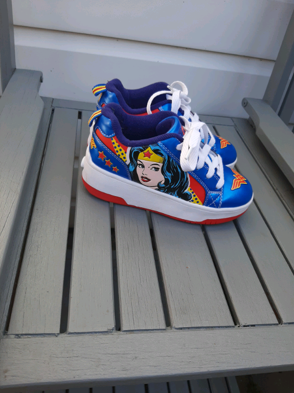 wonder woman heelys